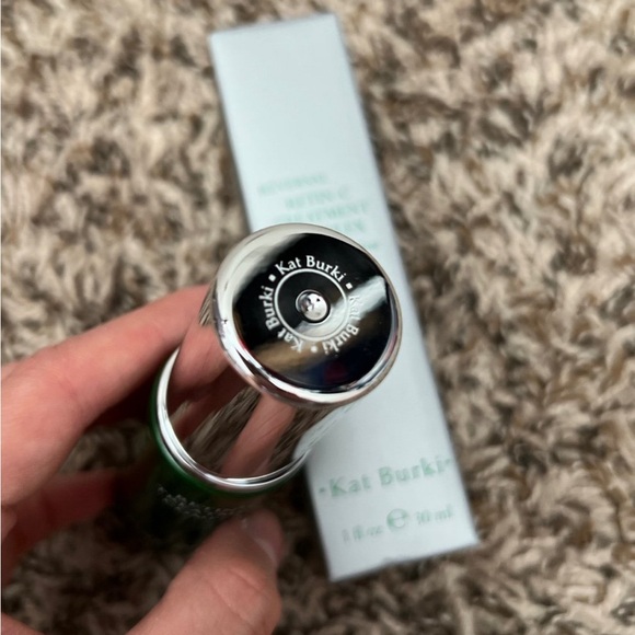 Kat Burki: Reversal Retin-C Treatment Complex - Picture 9 of 10